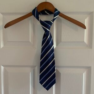 Van Heusen Navy and White Diagonal Striped Tie